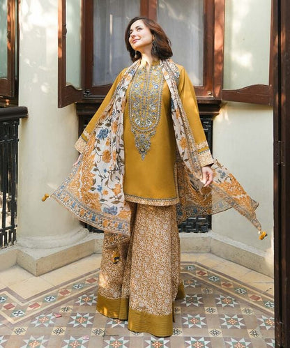 BRAND:*SAPPHIRE* lawn embroidered hit code unstitched 3pc | DC Free on Advance  only