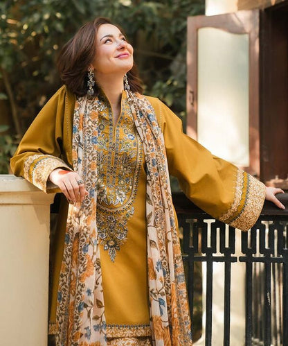 BRAND:*SAPPHIRE* lawn embroidered hit code unstitched 3pc | DC Free on Advance  only